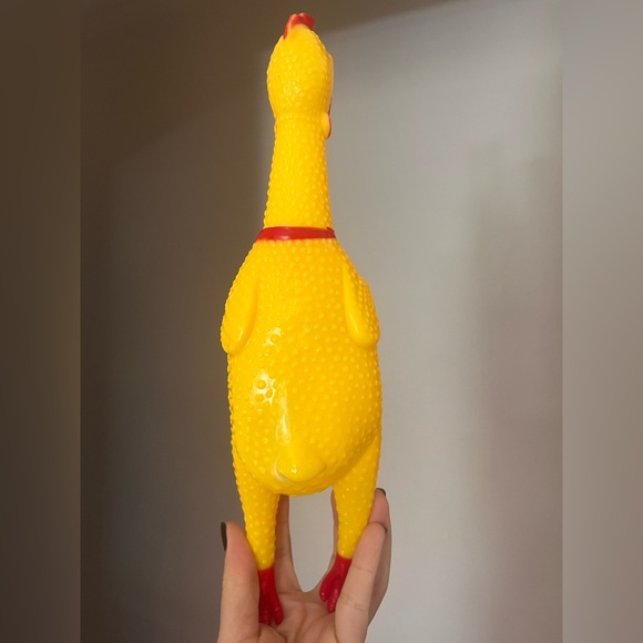 🐓 Cackling Rubber Chicken Whoopie Cushion/Toy/Pet Toy in Yellow and Red - Picture 5 of 8